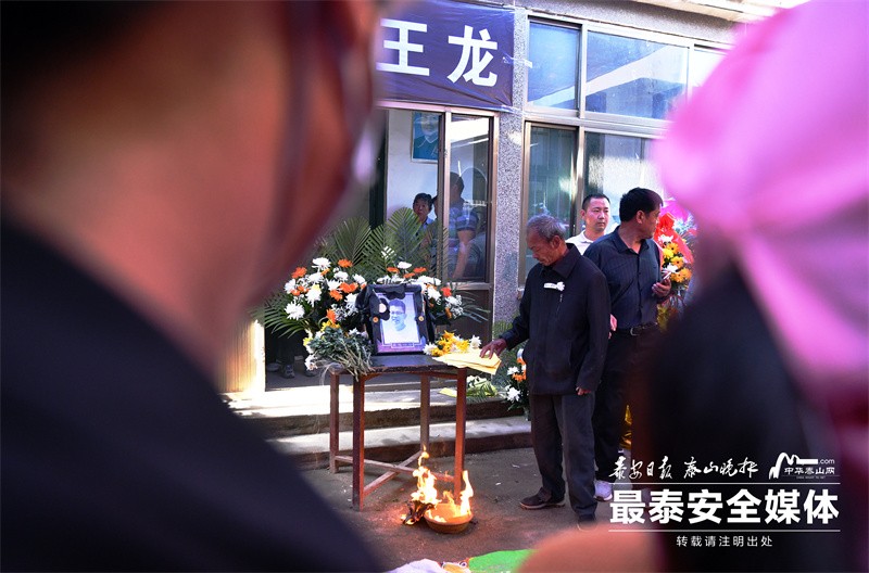 王龍生前村莊里的左鄰右舍和寧陽社會各界前(3070804)-20240508203927.jpg