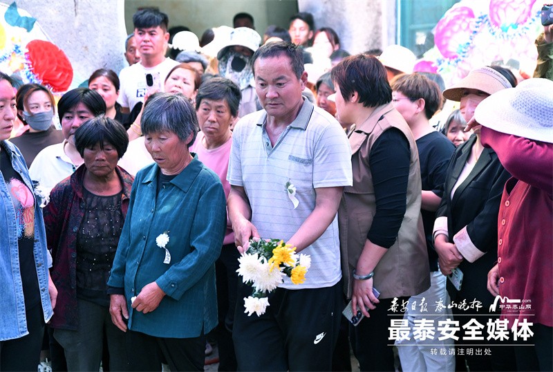 王龍生前村莊里的左鄰右舍和寧陽社會各界前(3070802)-20240508203922.jpg