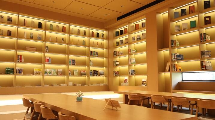 泰安市图书馆泰山玻纤分馆挂牌成立 馆藏图书1800余种