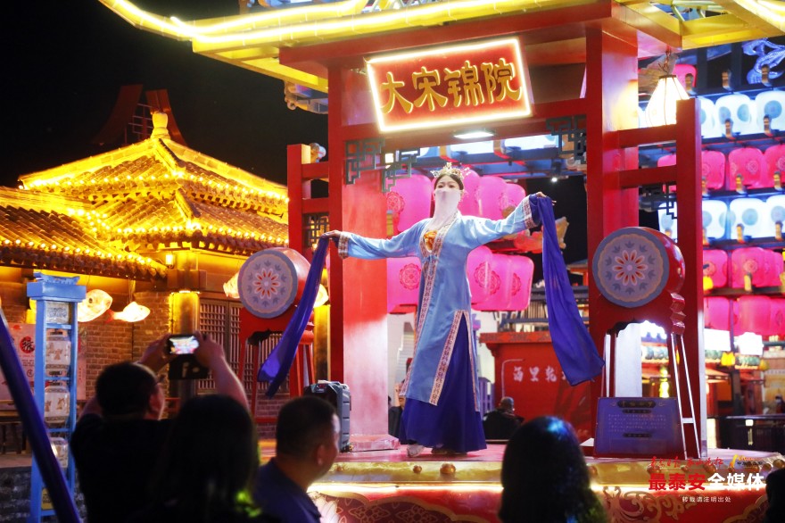 大宋不夜城內精彩表演。.jpg