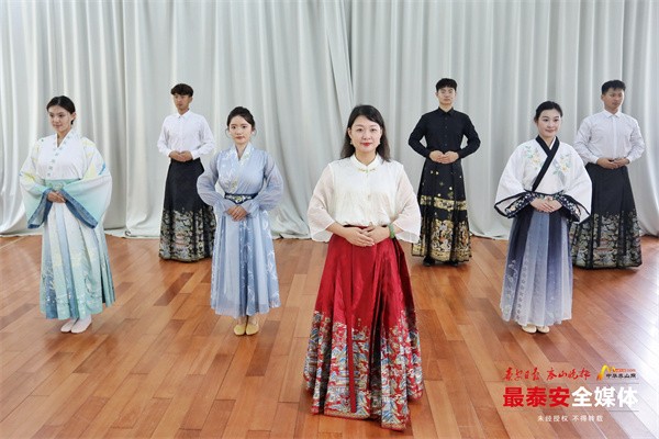 【望岳人物】劉欣榮：“活態”泰山古詩文 -FZ10023167429.jpg