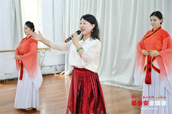 【望岳人物】劉欣榮：“活態”泰山古詩文 -FZ10023167430.jpg